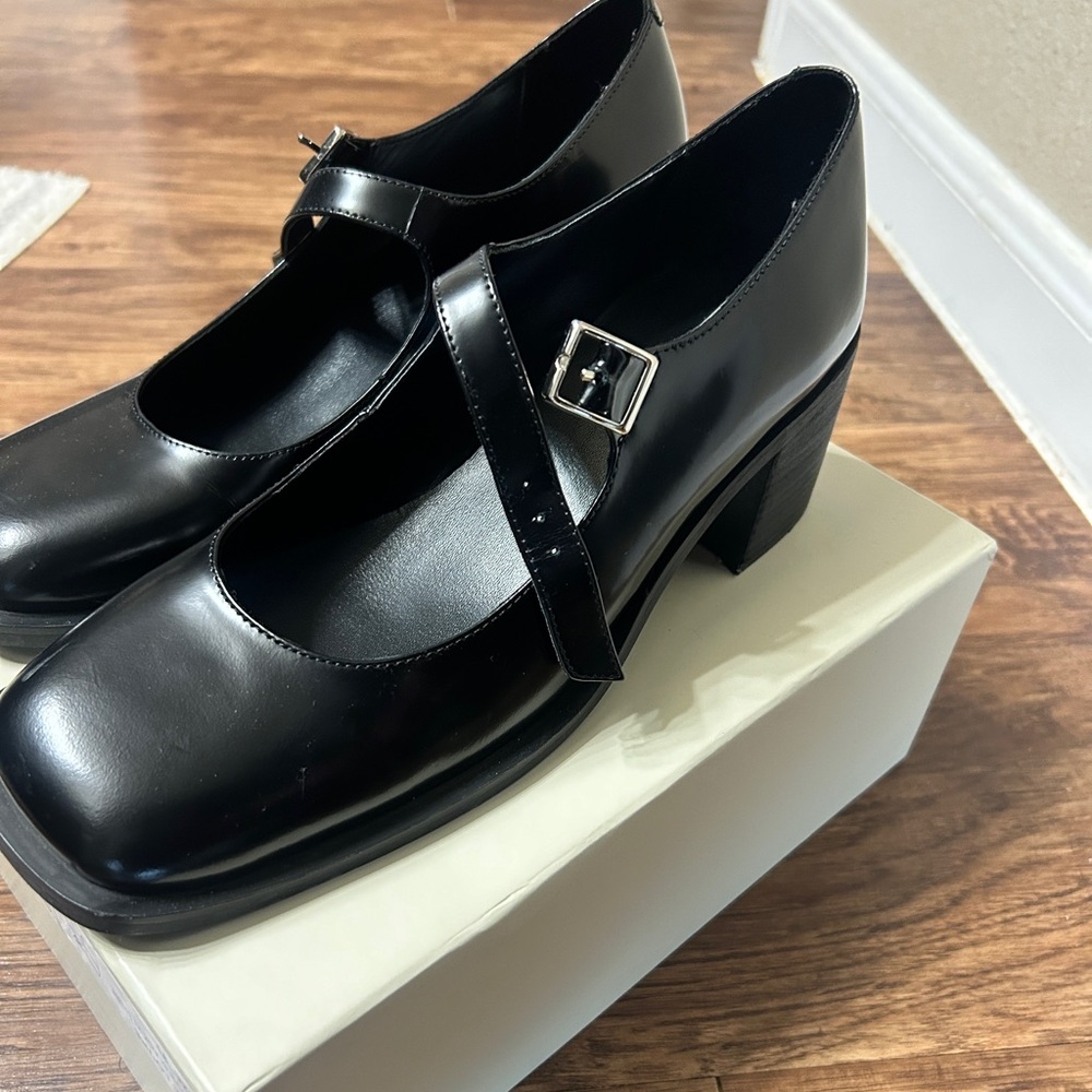 Loure Loafer in Black Hi Shine